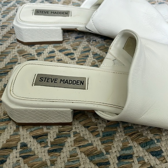 Like new. White Steve Madden slide sandals - Picture 4 of 6